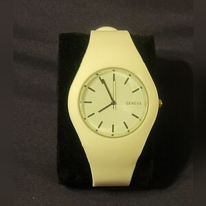 GENEVA WHITE SILICONE BAND WATCH